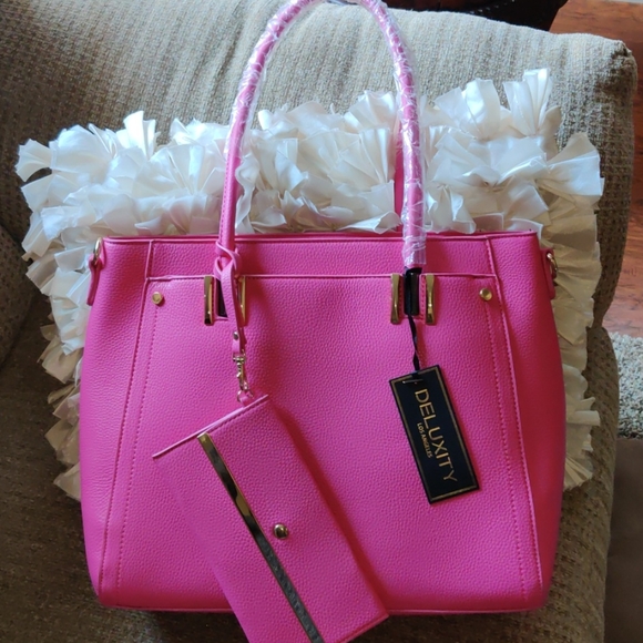 Deluxity Handbags - Pretty in pink 👛 purse